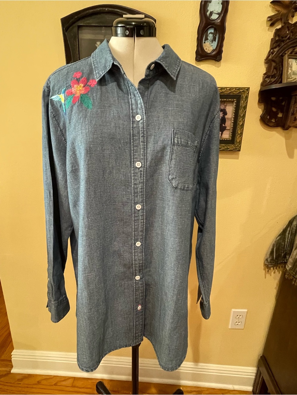 Tommy Bahama Women’s Embroidered Tropical Hummingbird Cotton Linen Shirt XL